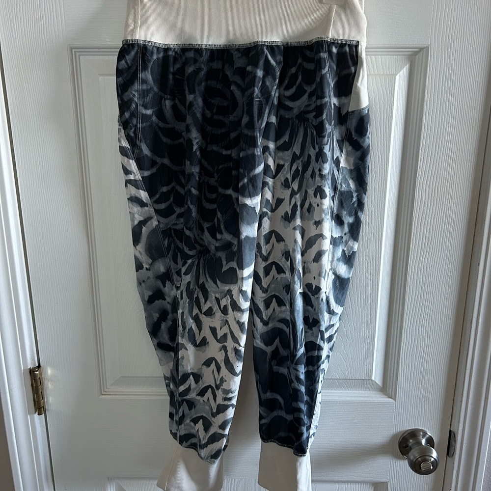 Lululemon cropped leggings
